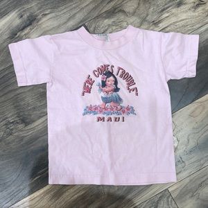 Youth XS “Here Comes Trouble” Maui pink T-shirt